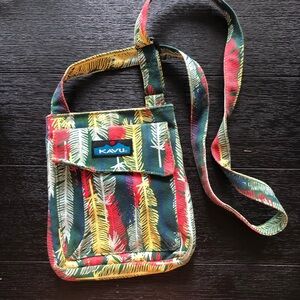 KAVU Cross Body Bag, Adjustable Strap, 100% Cotton, Feather Design